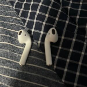 Compact White Wireless Earbuds Case